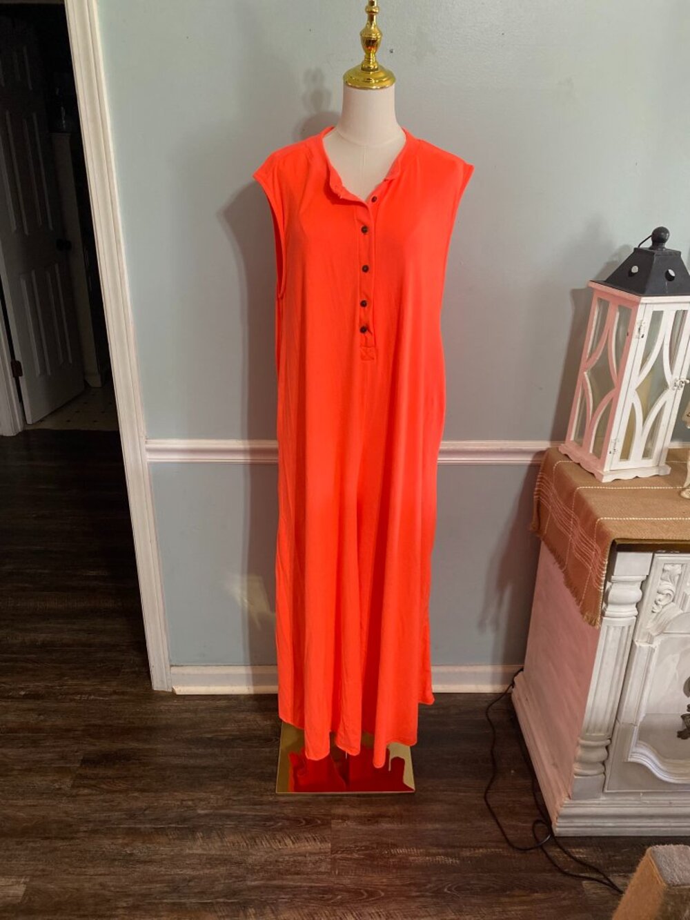 LARGE ORANGE JUMPSUIT
